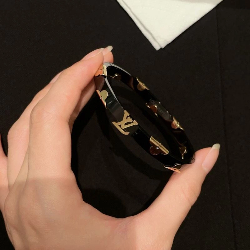 Louis Vuitton Bracelets Unisex 250792