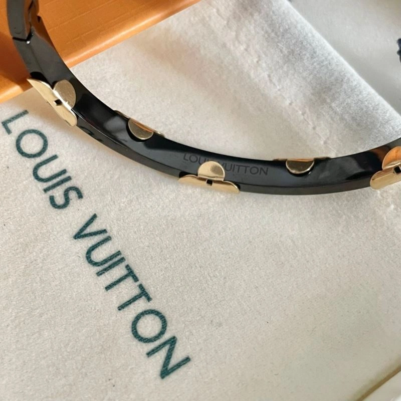 Louis Vuitton Bracelets Unisex 250792