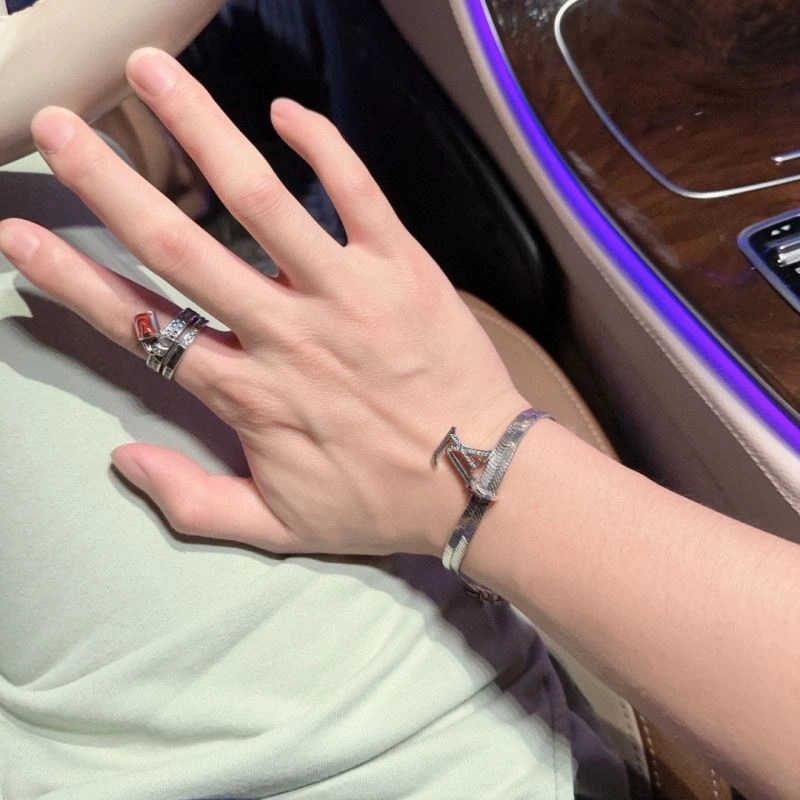 Durable Louis Vuitton Bracelets 250794