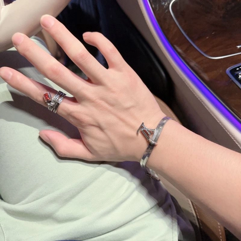 Durable Louis Vuitton Bracelets 250794