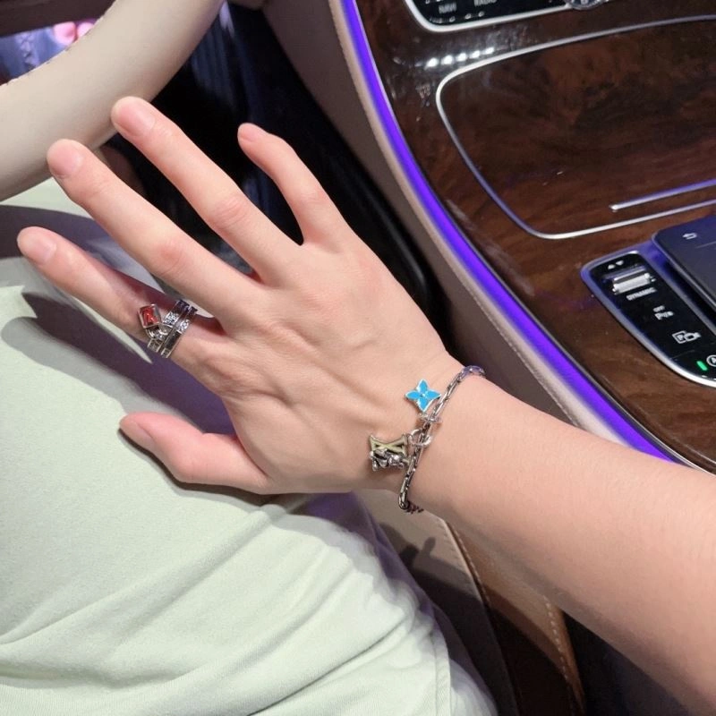 FastDry Louis Vuitton Bracelets 250788