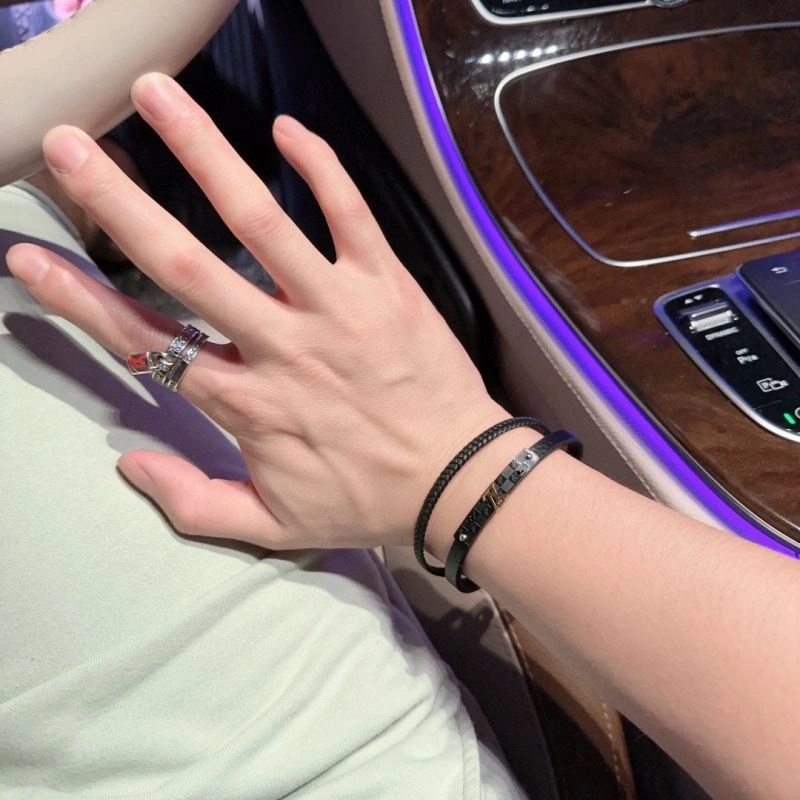Louis Vuitton Bracelets StreetReady 250781