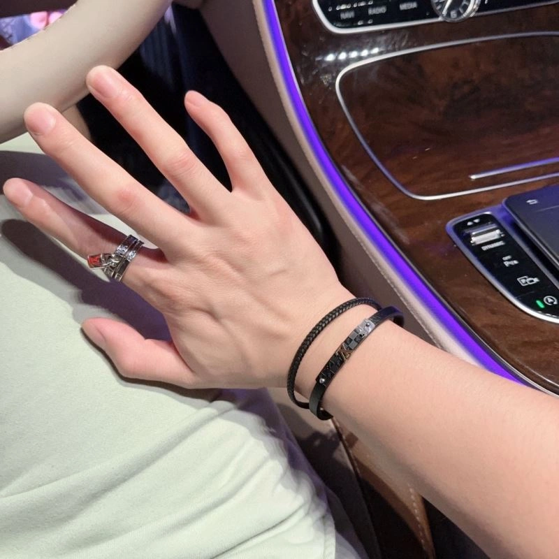 Louis Vuitton Bracelets StreetReady 250781