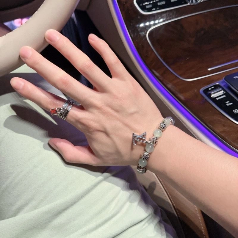 Breathable Louis Vuitton Bracelets 250776