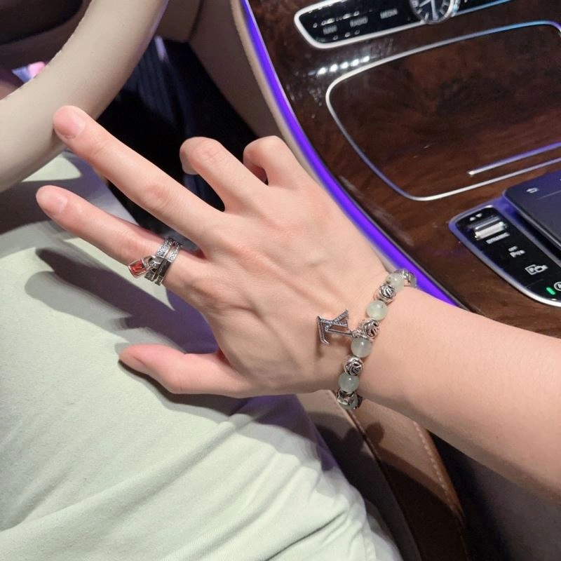 Breathable Louis Vuitton Bracelets 250776