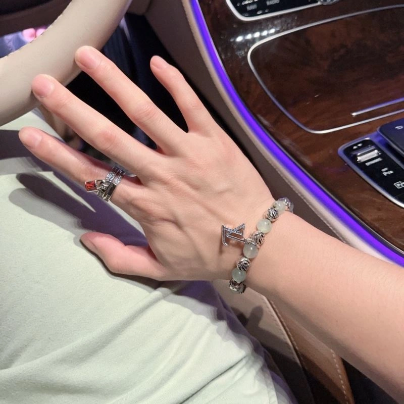 Breathable Louis Vuitton Bracelets 250776