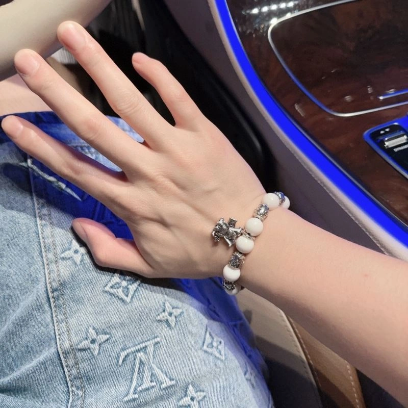 EyeCatching Louis Vuitton Bracelets 250771
