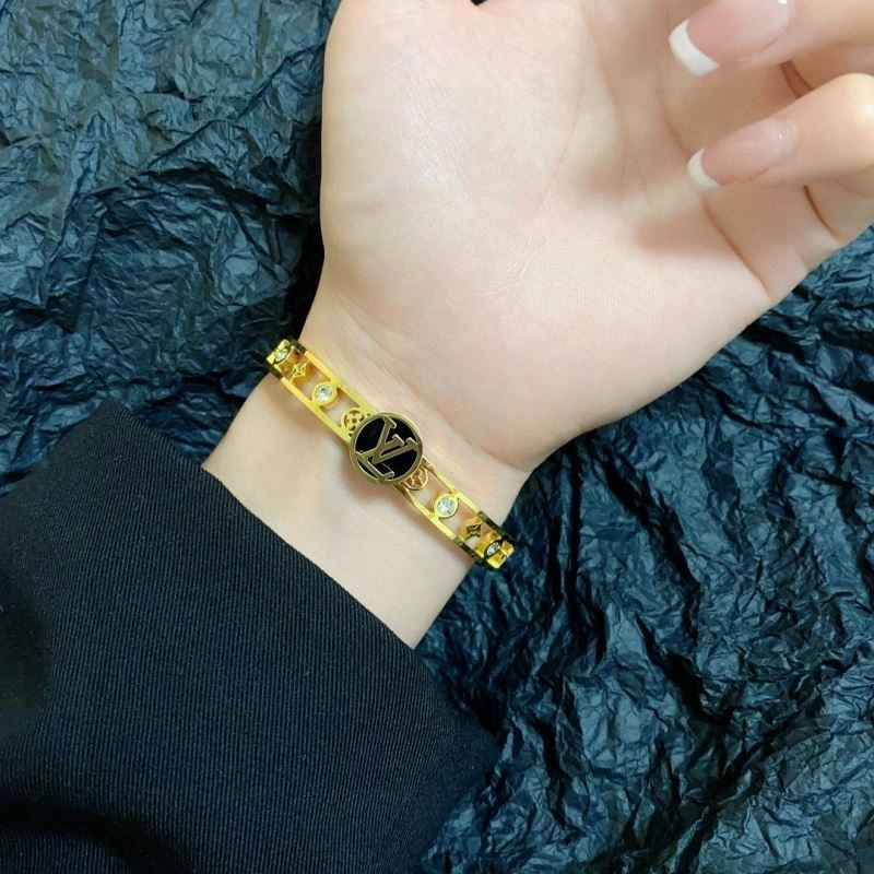 Trendy Louis Vuitton Bracelets 250767