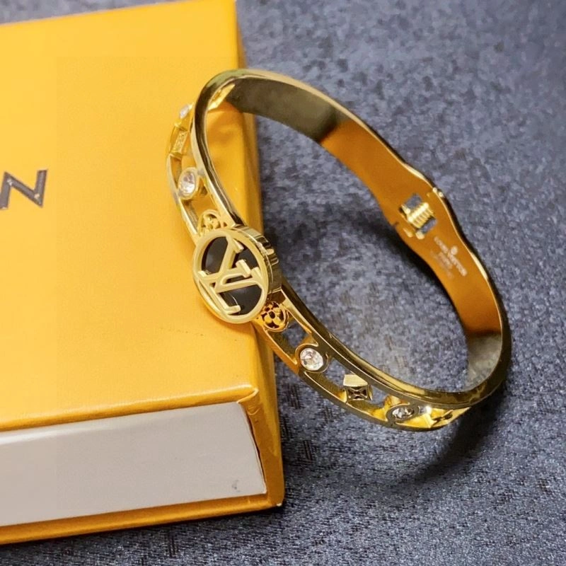 Trendy Louis Vuitton Bracelets 250767