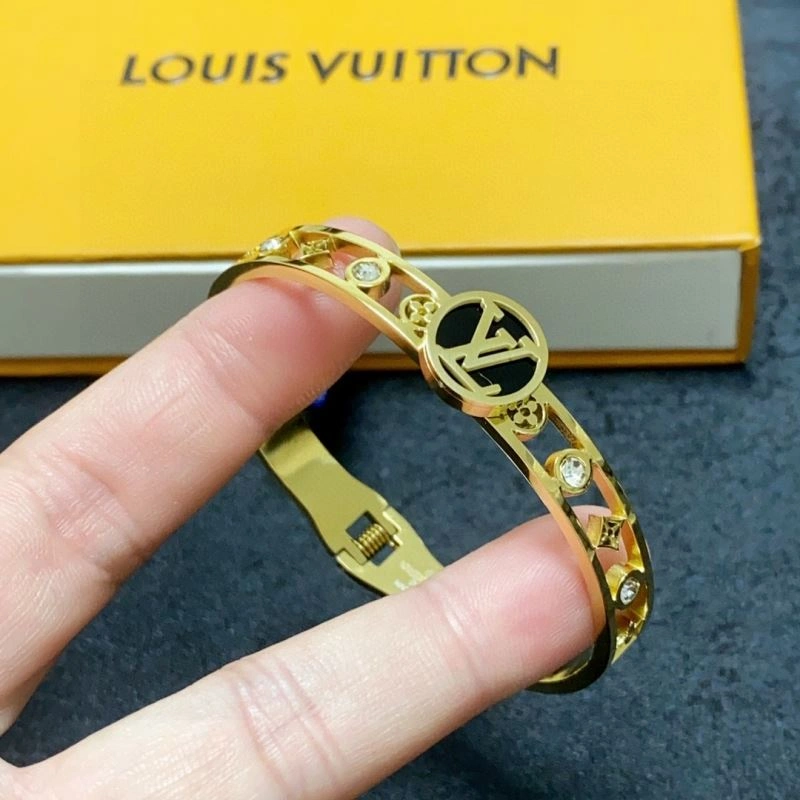 Trendy Louis Vuitton Bracelets 250767