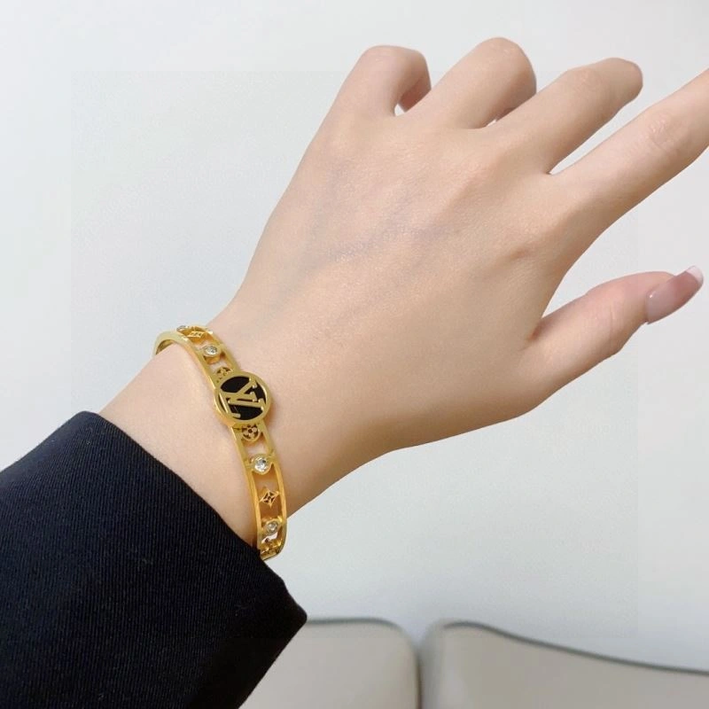 Trendy Louis Vuitton Bracelets 250767