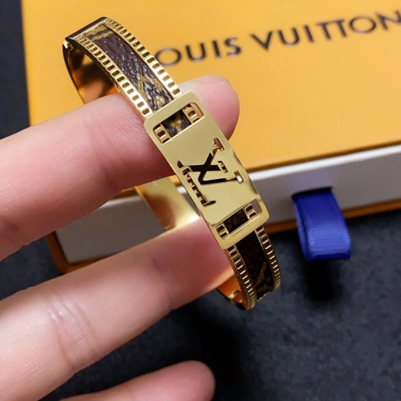 Louis Vuitton Bracelets Lightweight 250770