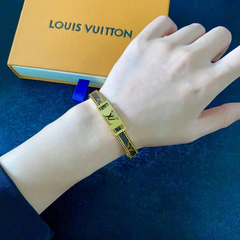Louis Vuitton Bracelets Lightweight 250770
