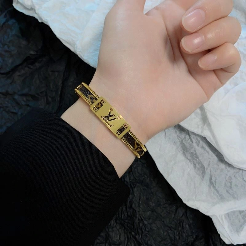Louis Vuitton Bracelets Lightweight 250770
