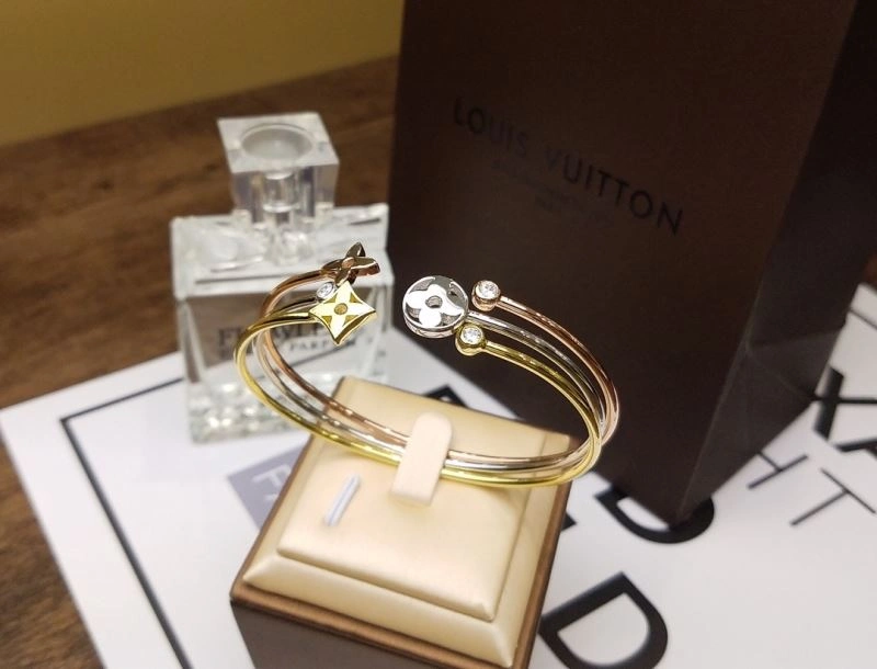 Attractive Louis Vuitton Bracelets 250763