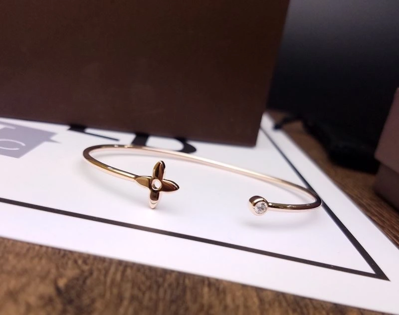 Attractive Louis Vuitton Bracelets 250763