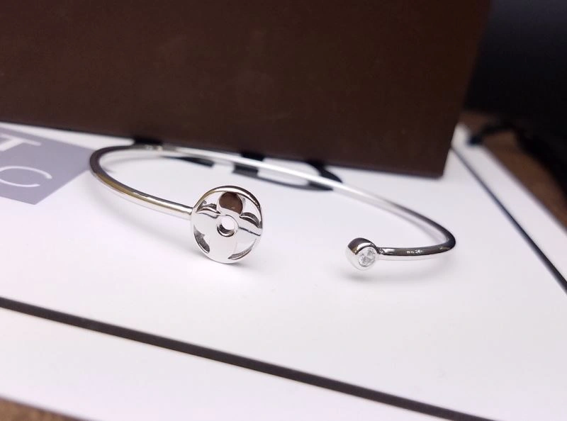 Attractive Louis Vuitton Bracelets 250763