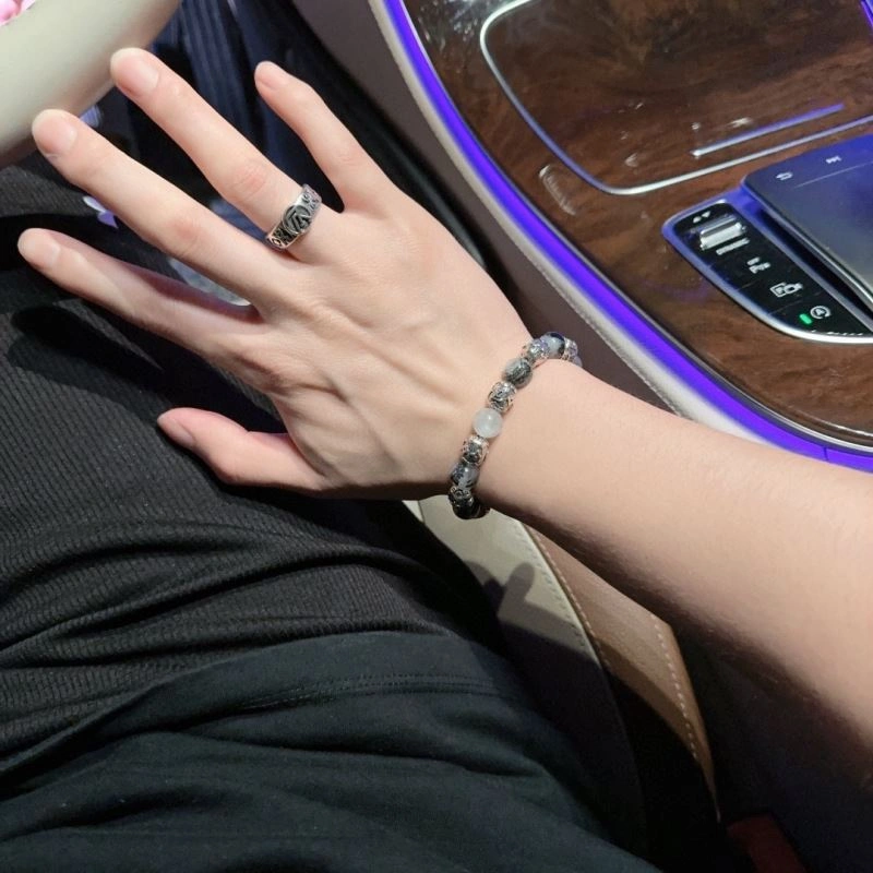 Louis Vuitton Bracelets Neat 250768