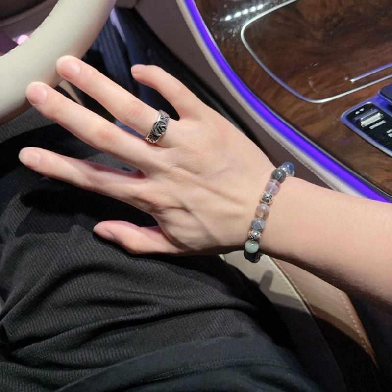 Cozy Louis Vuitton Bracelets 250760