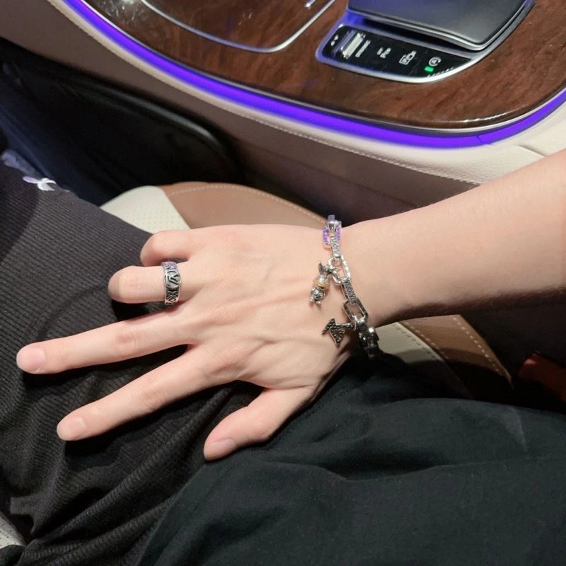Louis Vuitton Bracelets MultiPurpose 250753