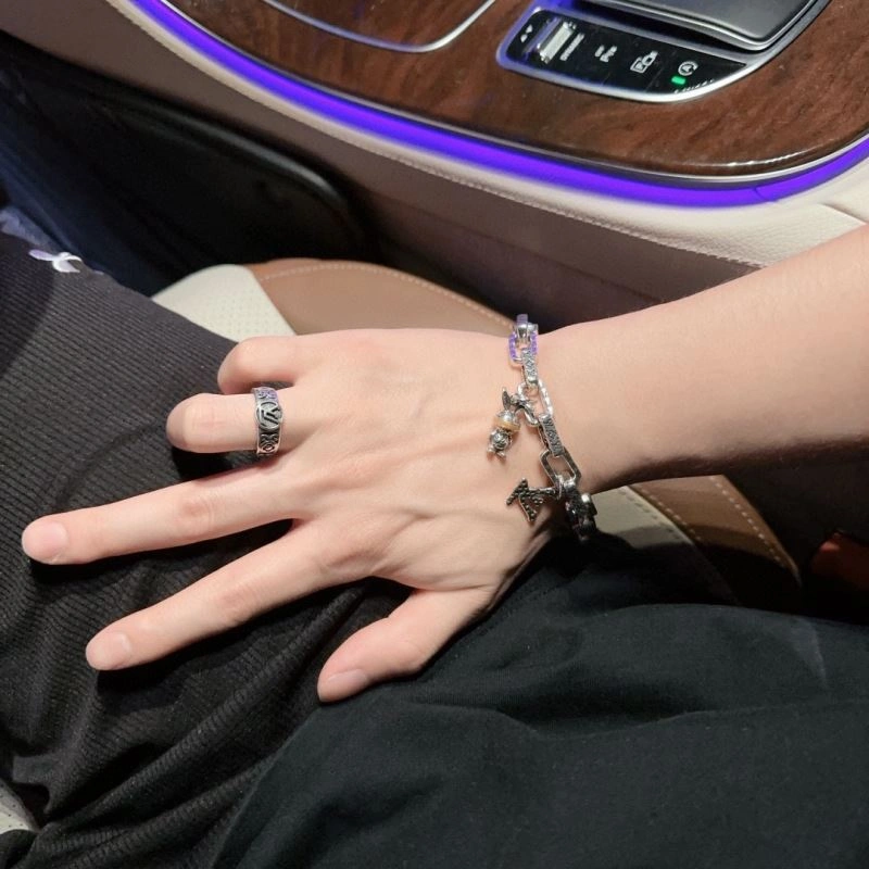 Louis Vuitton Bracelets MultiPurpose 250753
