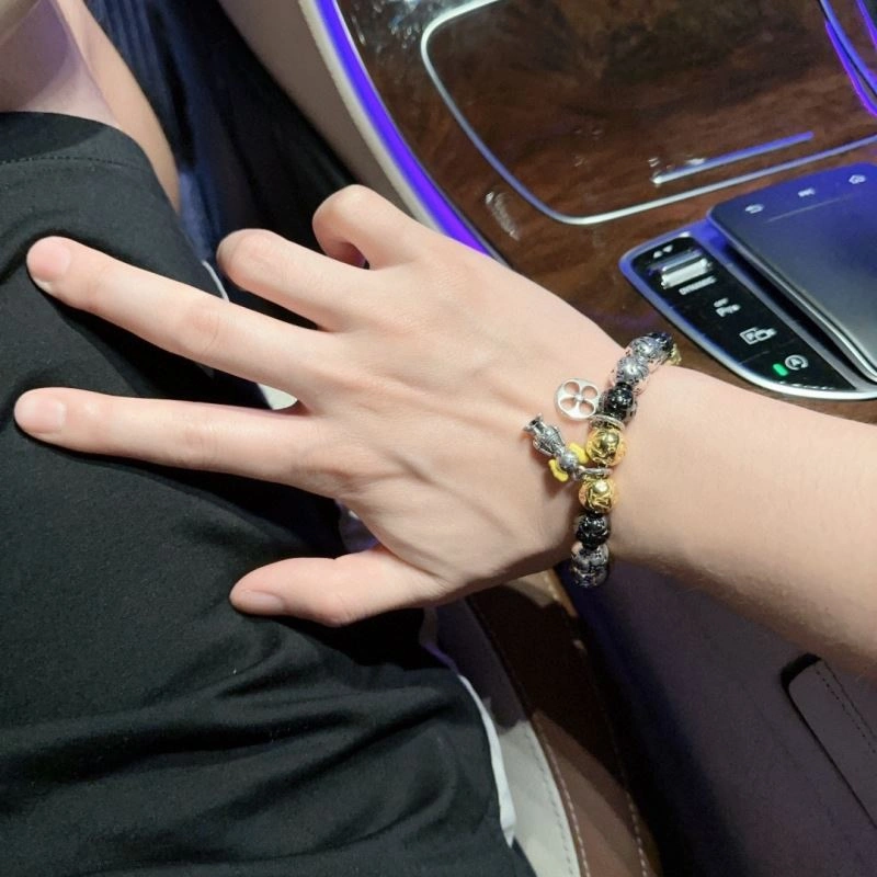 Premium Louis Vuitton Bracelets 250750