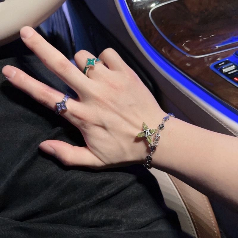 Sophisticated Louis Vuitton Bracelets 250756