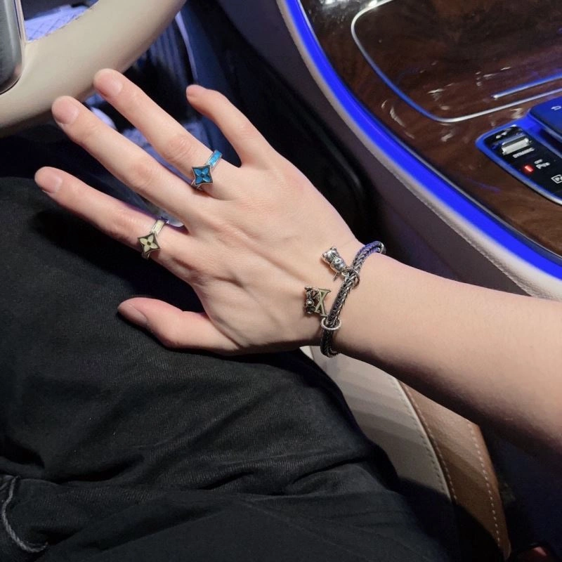 Louis Vuitton Bracelets Breathable 250746