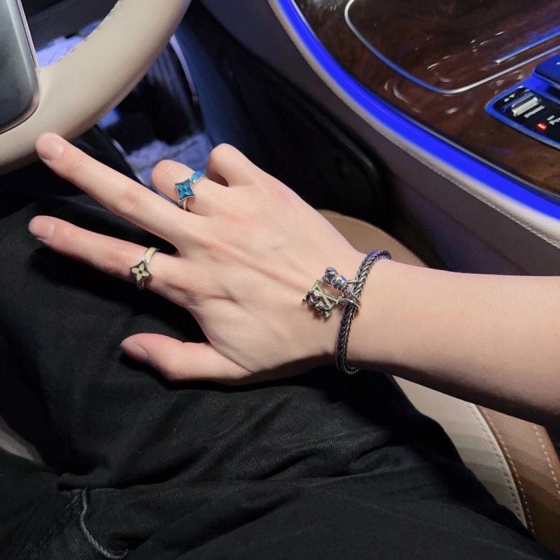 Louis Vuitton Bracelets Breathable 250746
