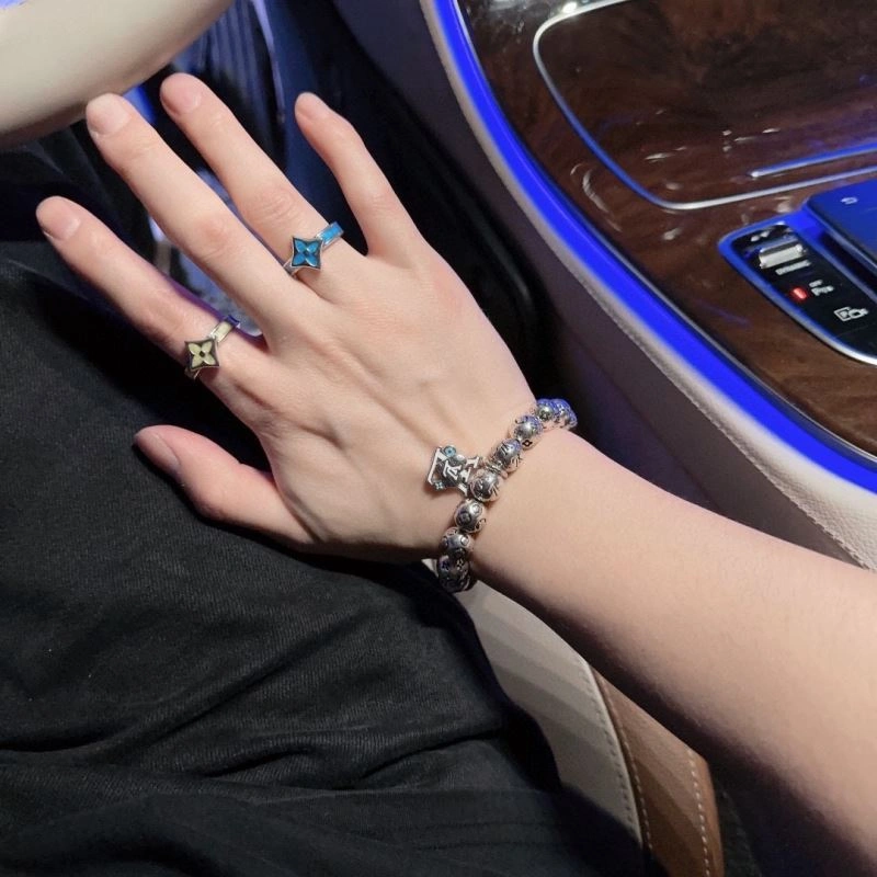Affordable Louis Vuitton Bracelets 250759