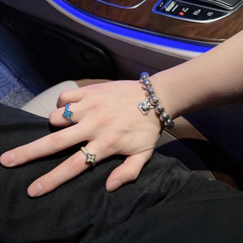 Affordable Louis Vuitton Bracelets 250759