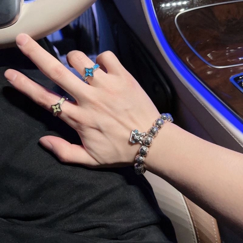 Affordable Louis Vuitton Bracelets 250759