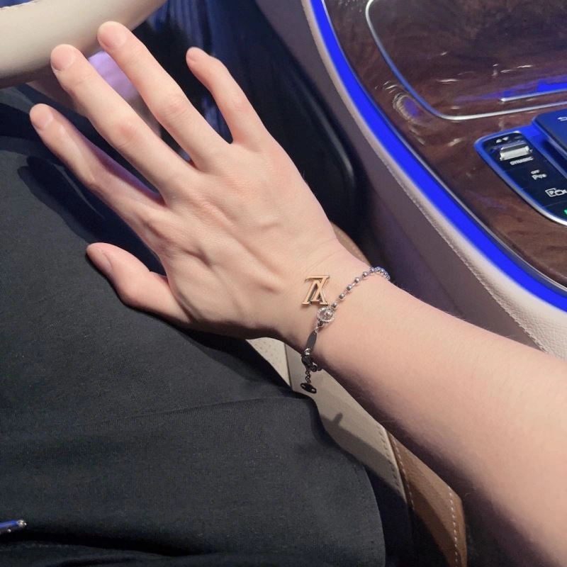 Louis Vuitton Bracelets EyeCatching 250747