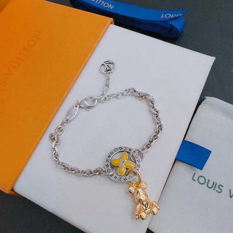 Louis Vuitton Bracelets FashionForward 250761