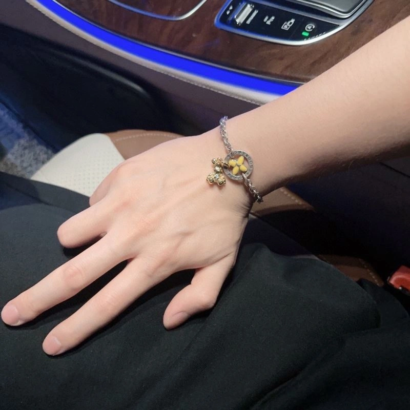 Louis Vuitton Bracelets FashionForward 250761