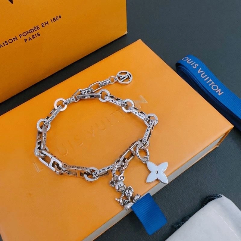 Packable Louis Vuitton Bracelets 250745