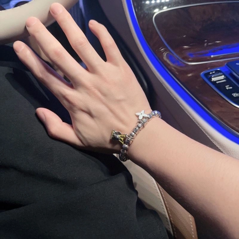 Breathable Louis Vuitton Bracelets 250743