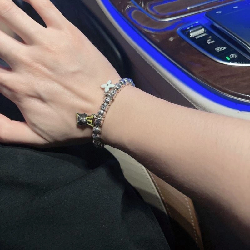 Breathable Louis Vuitton Bracelets 250743