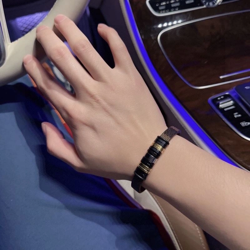 Louis Vuitton Bracelets Refined 250737