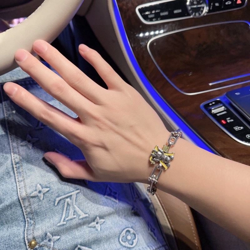 Louis Vuitton Bracelets Youthful 250740
