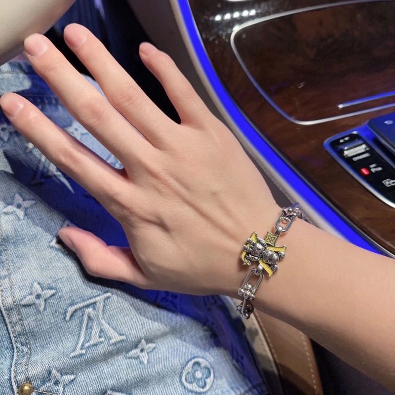 Louis Vuitton Bracelets Youthful 250740