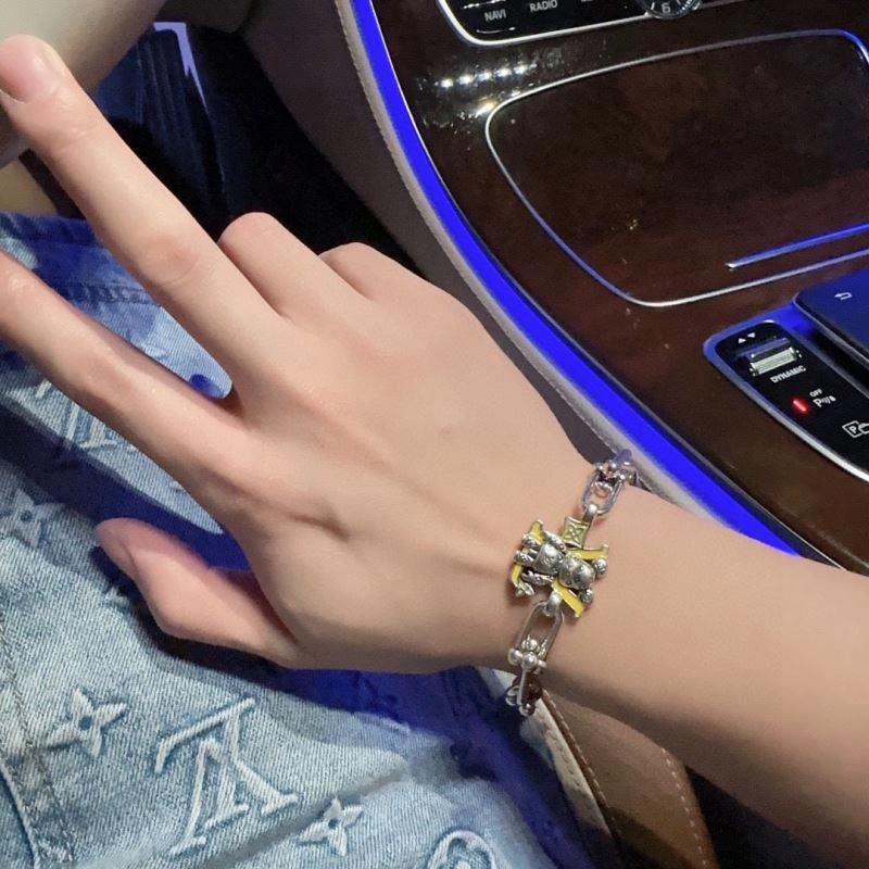 Louis Vuitton Bracelets Youthful 250740