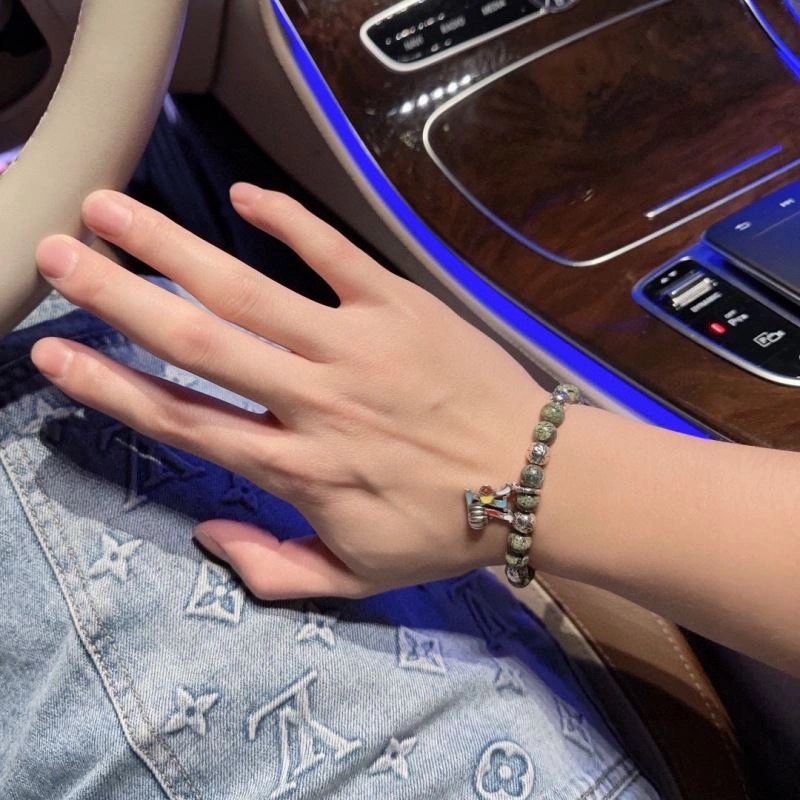 Louis Vuitton Bracelets ZipUp 250736