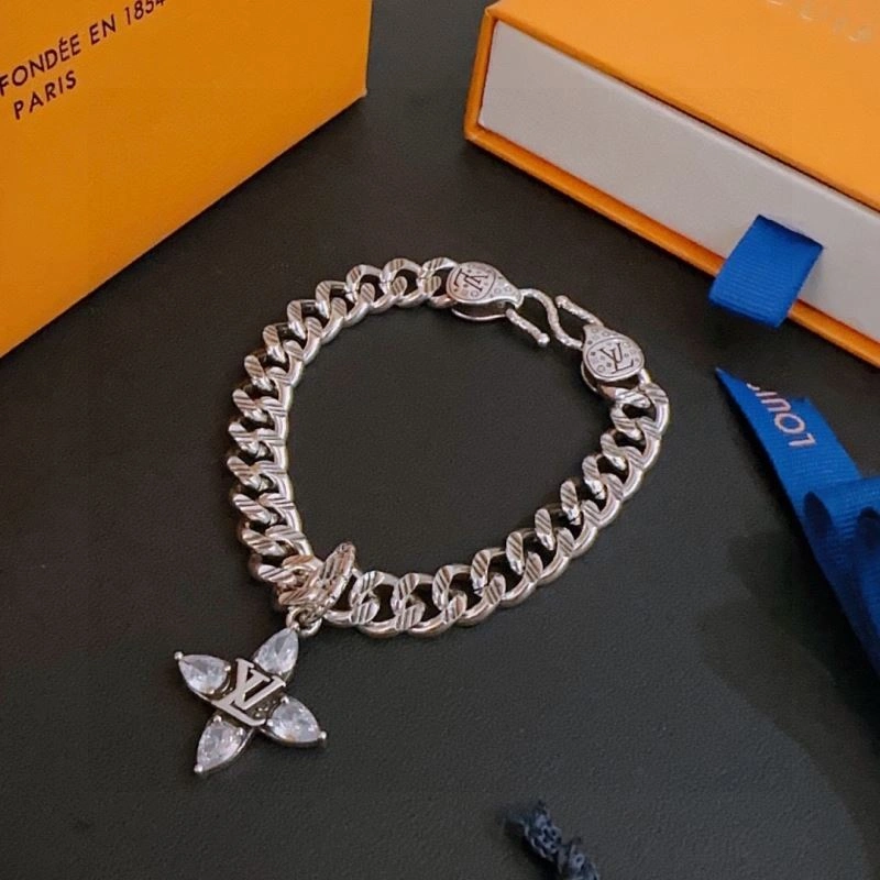 Louis Vuitton Bracelets SmartChoice 250731