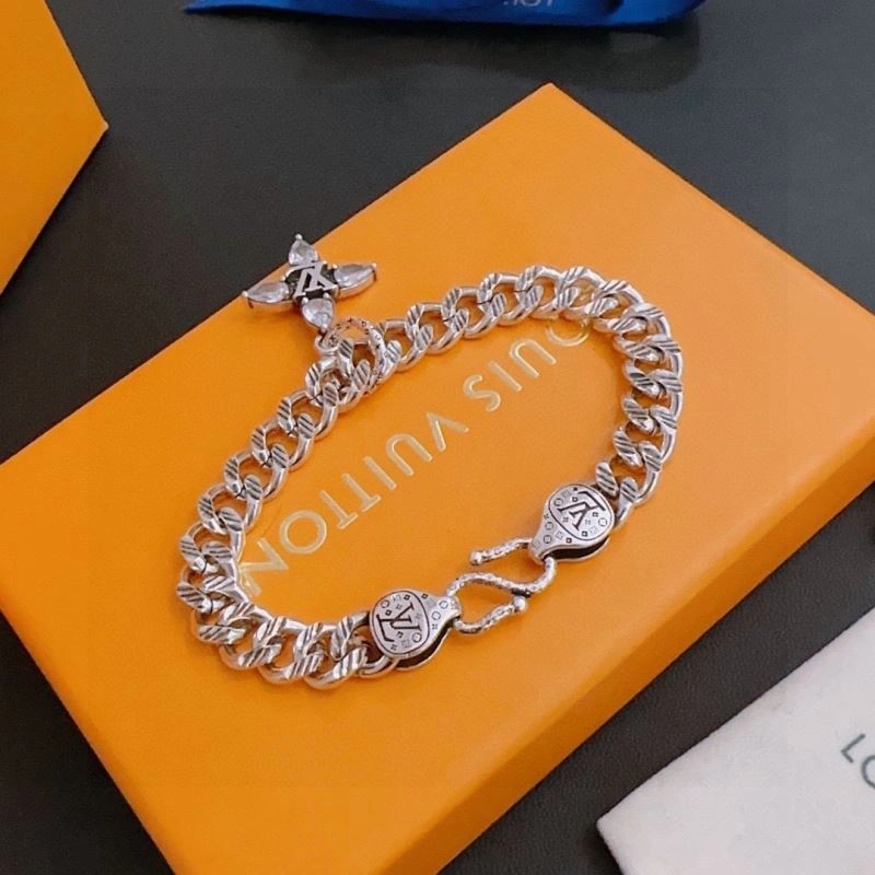 Louis Vuitton Bracelets SmartChoice 250731