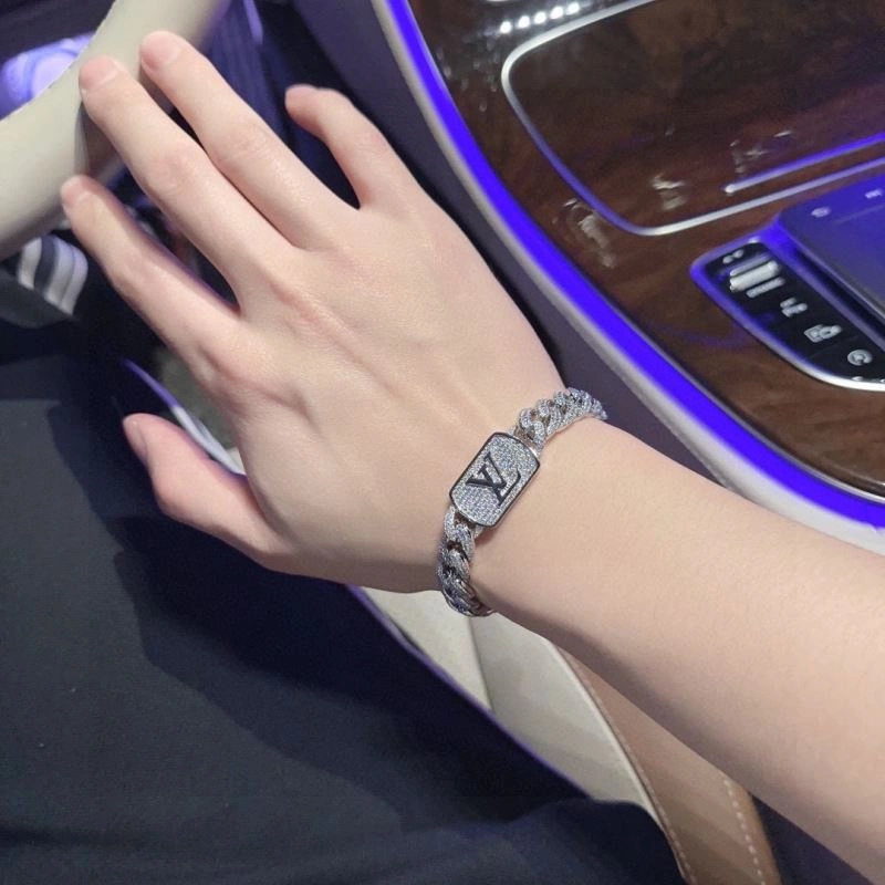 Sporty Louis Vuitton Bracelets 250733