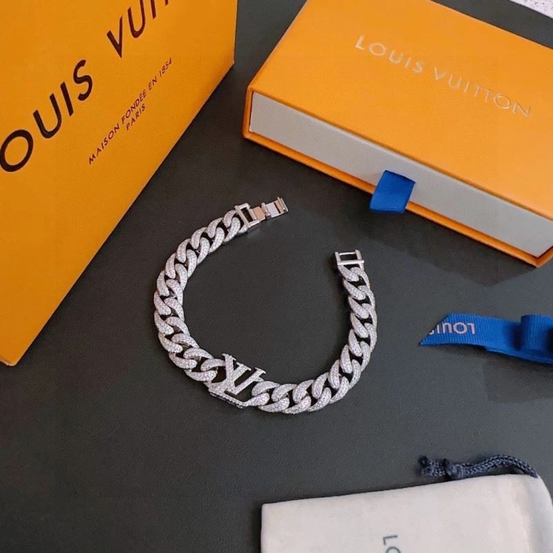 Louis Vuitton Bracelets Attractive 250734