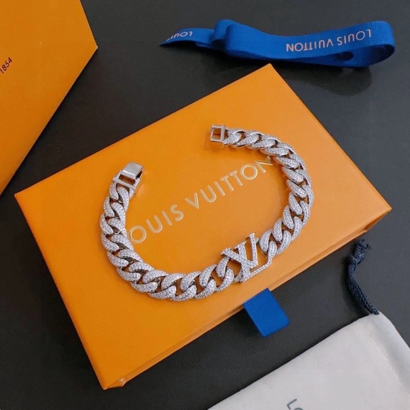 Louis Vuitton Bracelets Attractive 250734