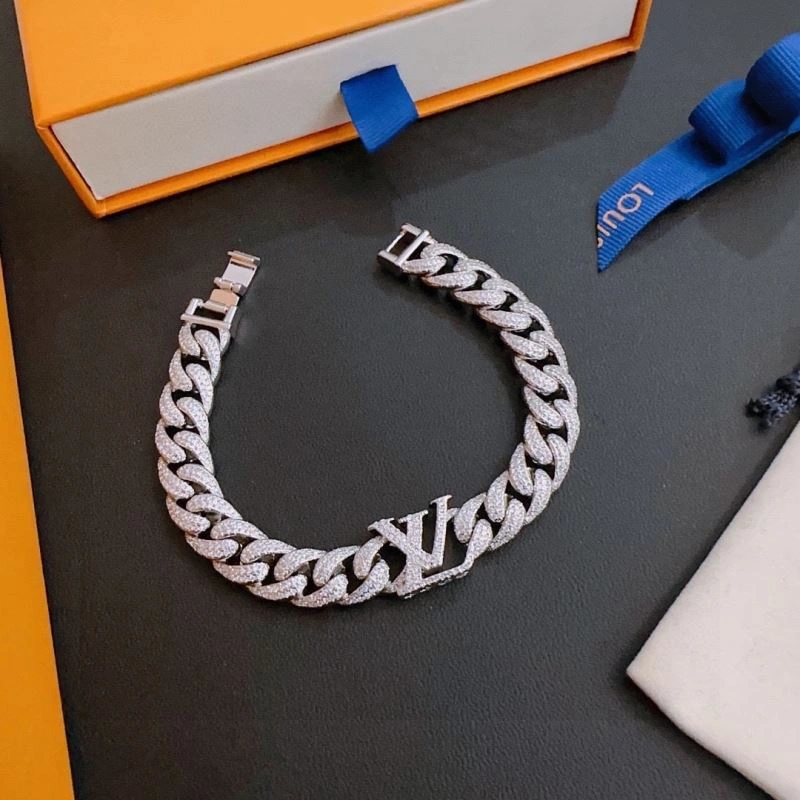 Louis Vuitton Bracelets Attractive 250734