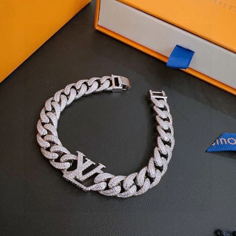 Louis Vuitton Bracelets Attractive 250734